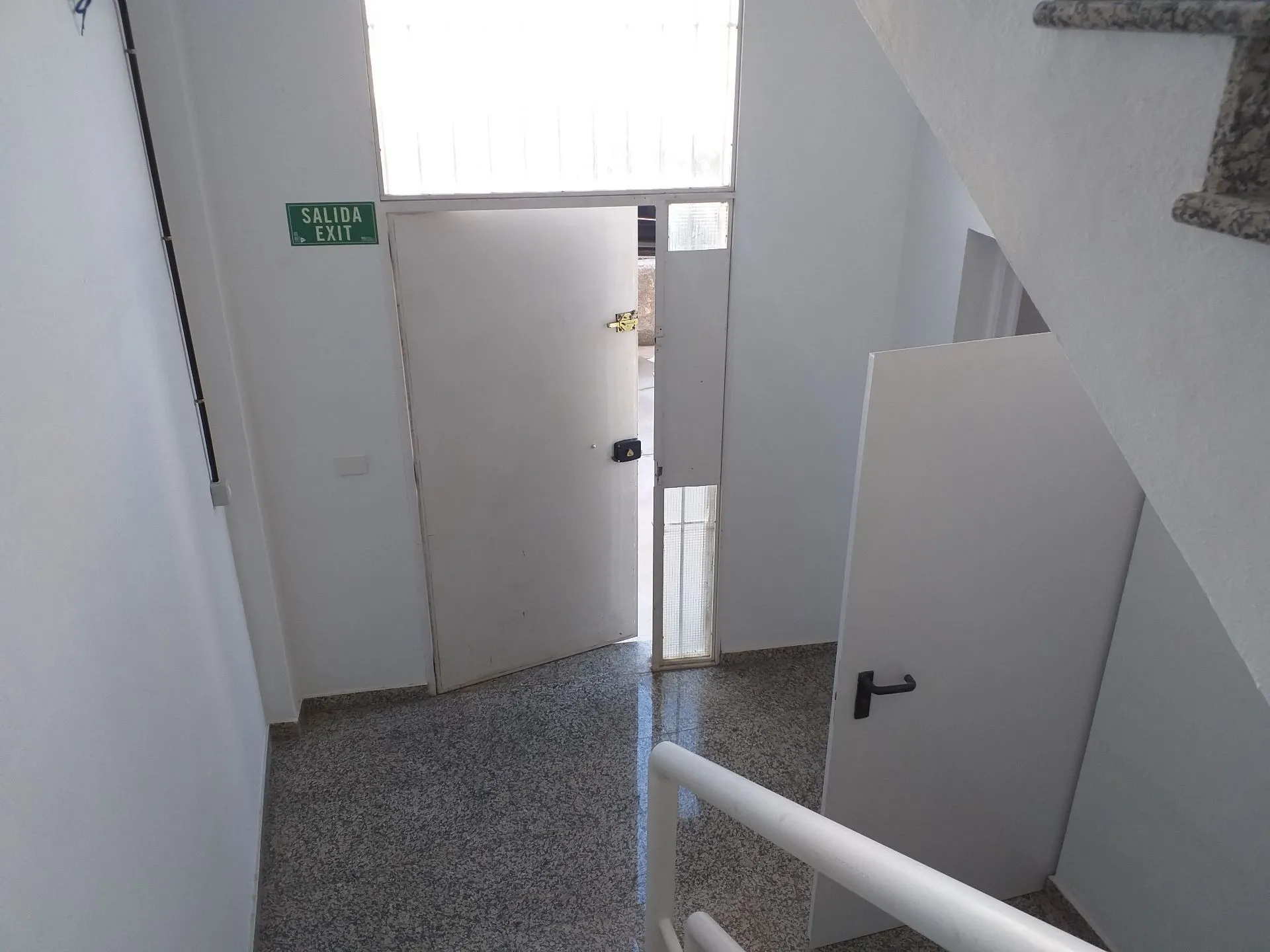 Nave industrial situada en Santa Cruz de Tenerife, ficha N0512 del grupo